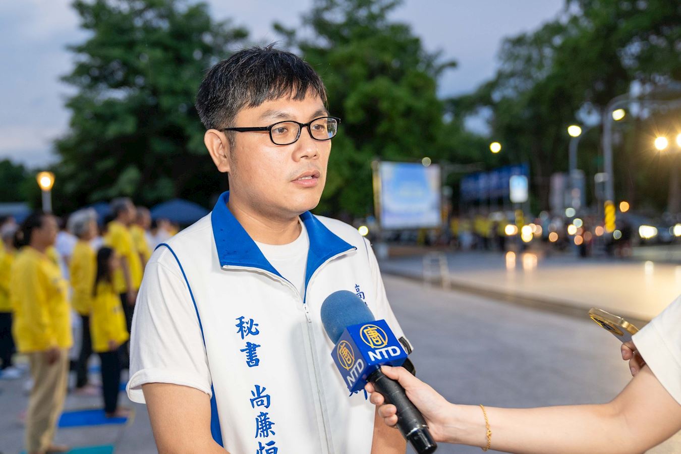 '图15:高雄市议员陈丽娜的办公室秘书尚廉恒。'