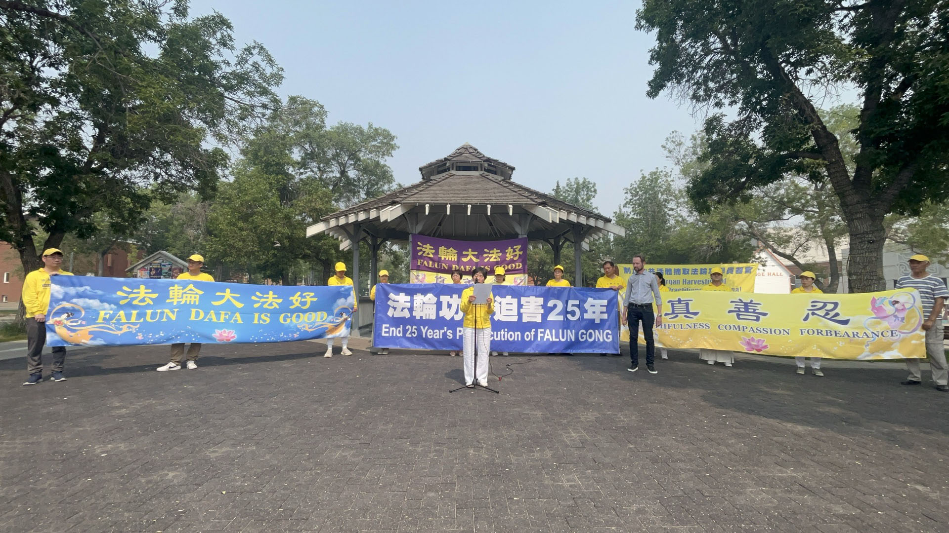 图4:法轮功学员发言谴责中共迫害。