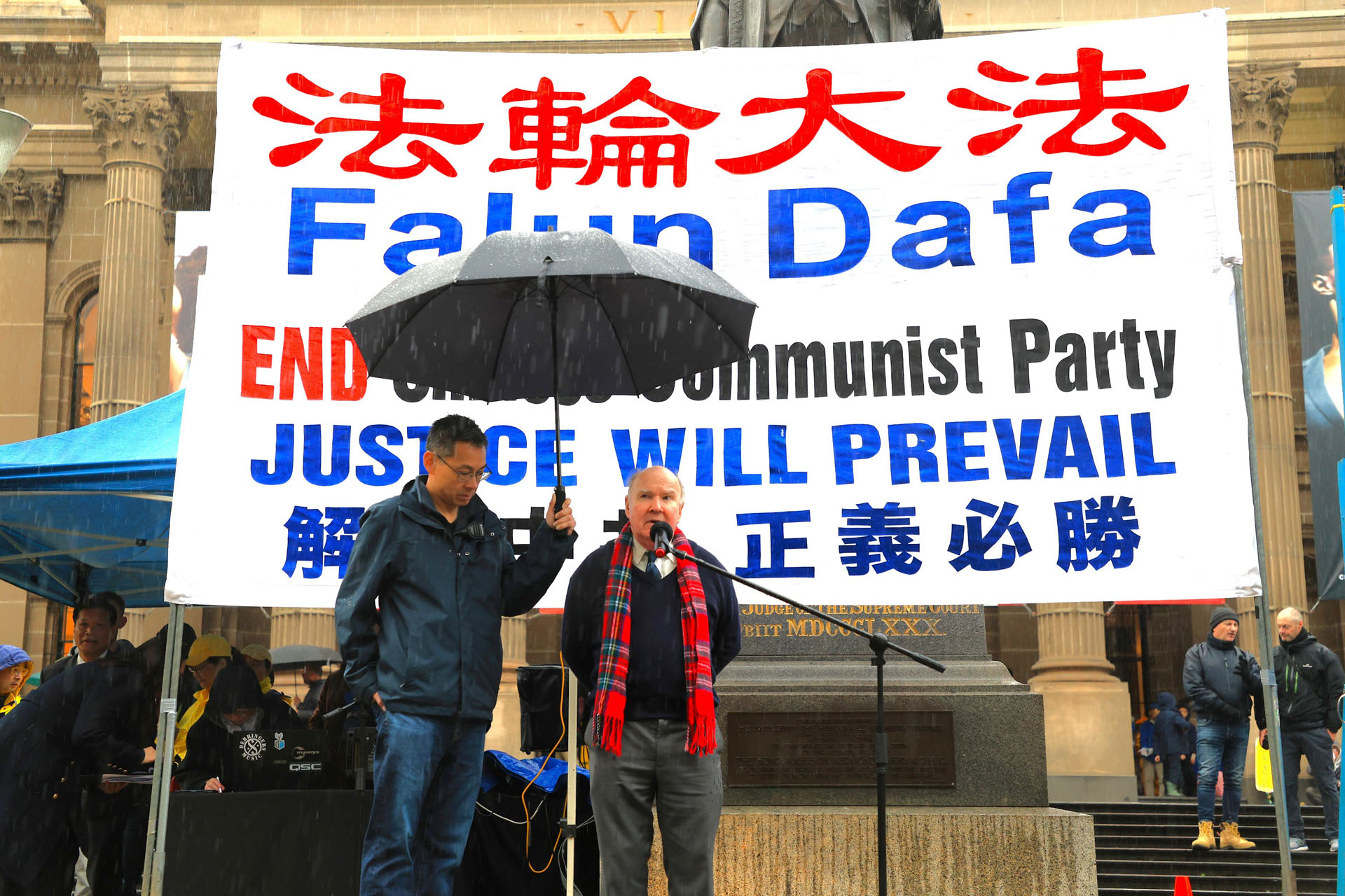 图25:澳洲著名智库、国家公民委员会前主席韦斯特摩尔(Peter Westmore)在集会上致辞。