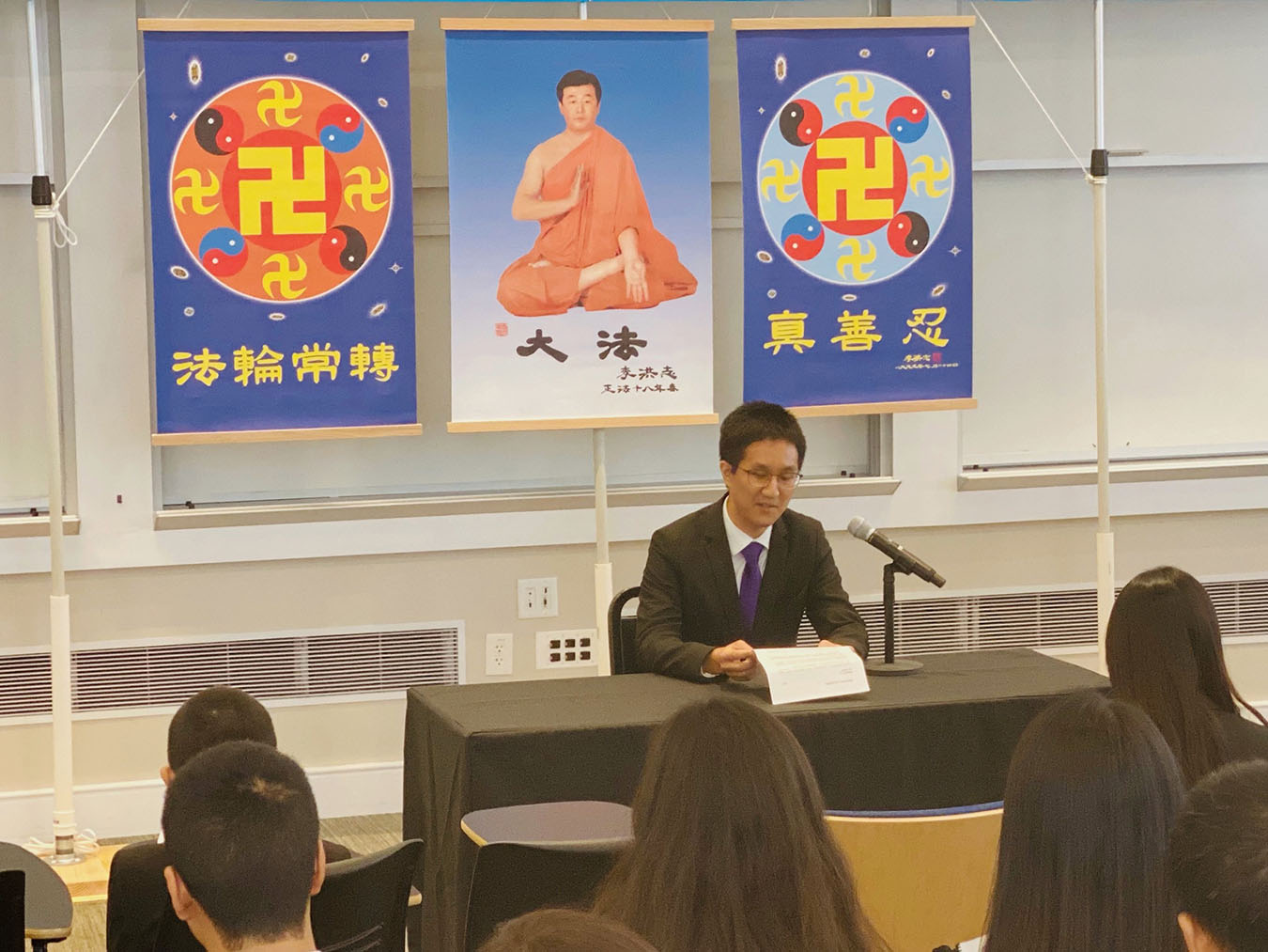 图3~7:学员交流修炼心得体会。