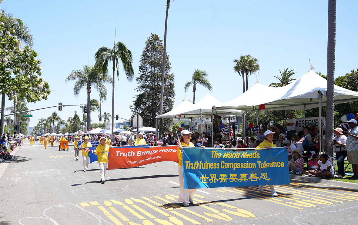 图1~4:二零二四年七月四日,加州圣地亚哥法轮功学员再次参加了科罗讷多市(Coronado)的独立日国庆游行,向民众传递法轮大法的美好。花车和游行队伍获奖。