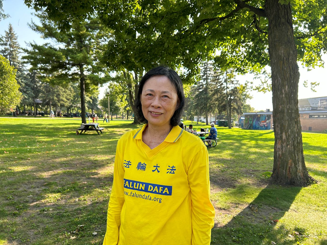 '图4:退休台湾中学教师黄燕珍女士发自内心地表达了对师父的感恩'