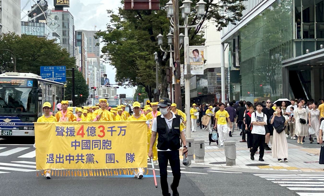 '图4~8:二零二四年九月十五日下午,法轮功学员们在名古屋市中心的繁华地段荣附近进行了两个多小时的游行。游行队伍途经热闹的大街,沿途车水马龙、行人络绎不绝。'