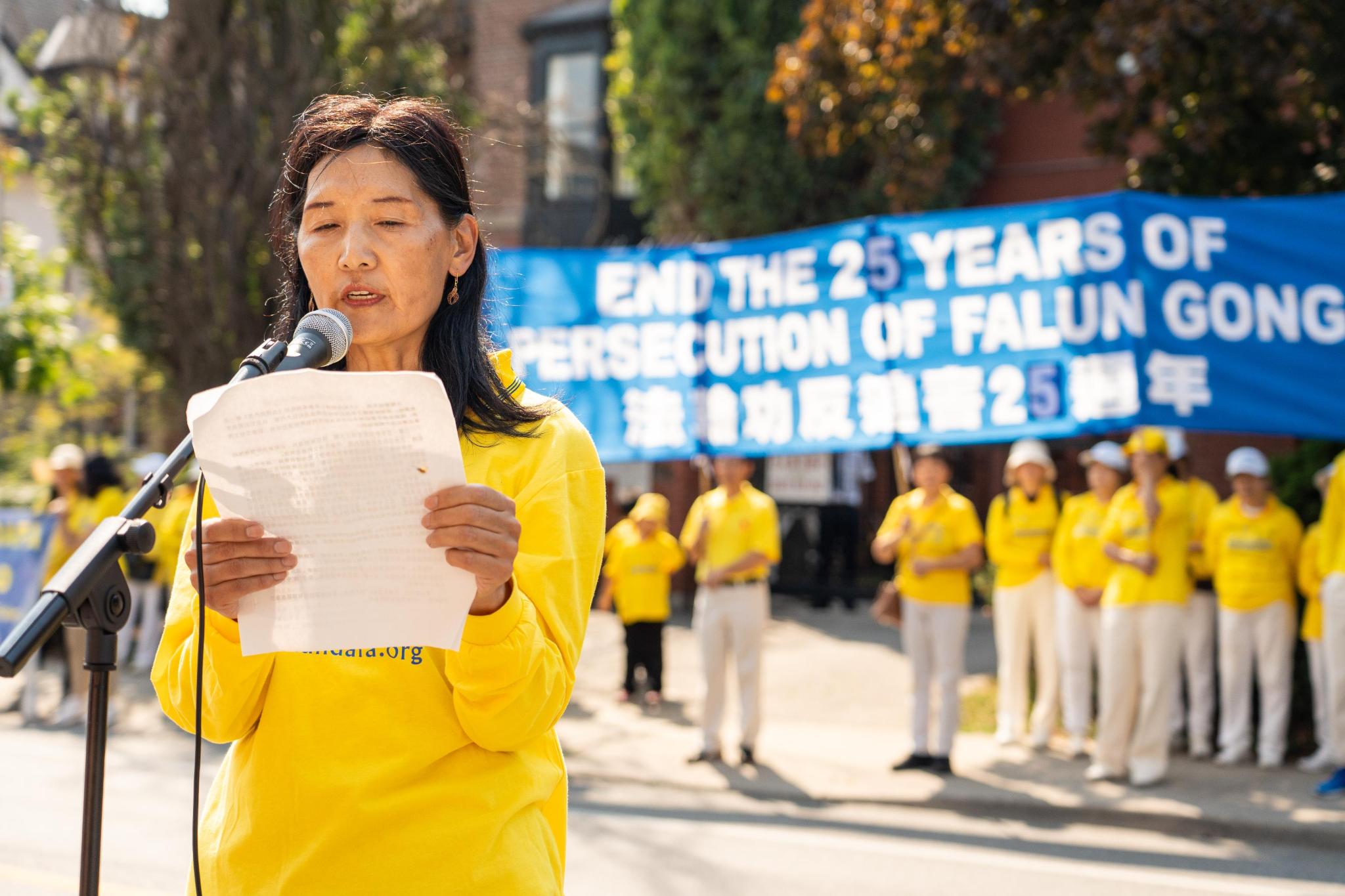 图6:法轮功学员田海英在集会上发表演讲