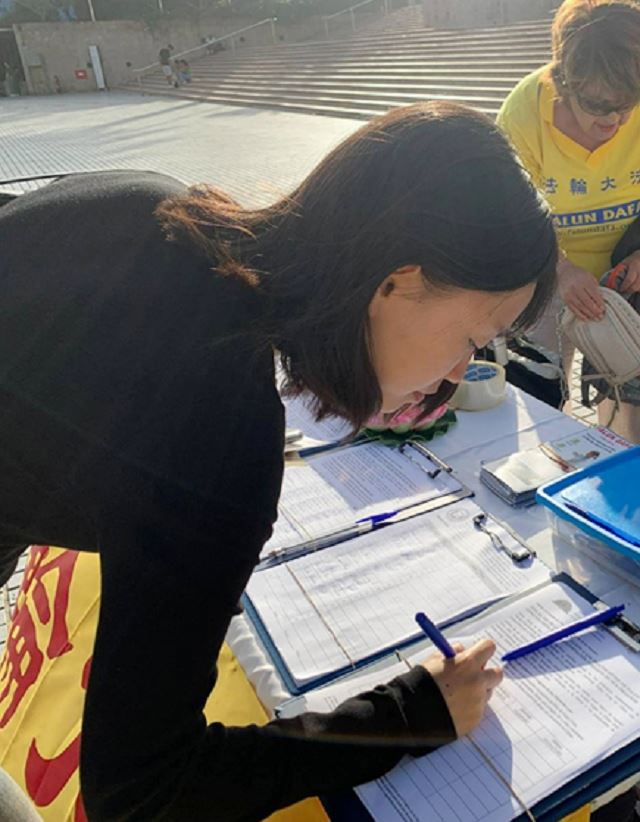 '图7:华裔女孩阿罗拉:“迫害虽然离我很遥远,但是迫害法轮功是不允许的,必须制止。”'