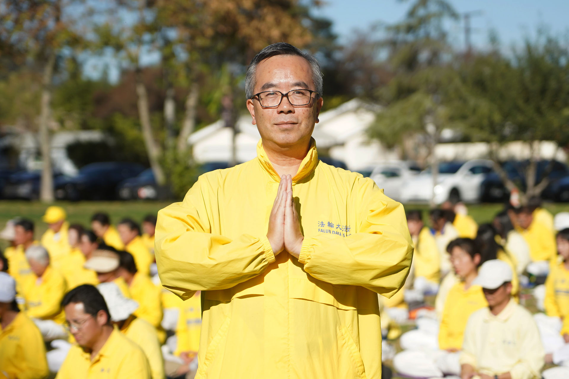 图2:洛杉矶法轮功学员李旭生在新年来临之际,向伟大的师父呈上最诚挚的敬意。