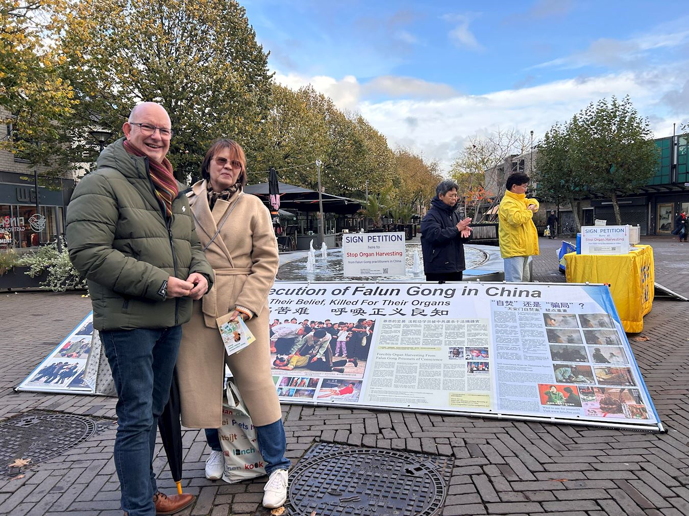 '图6:迈克和苏珊支持法轮功学员'