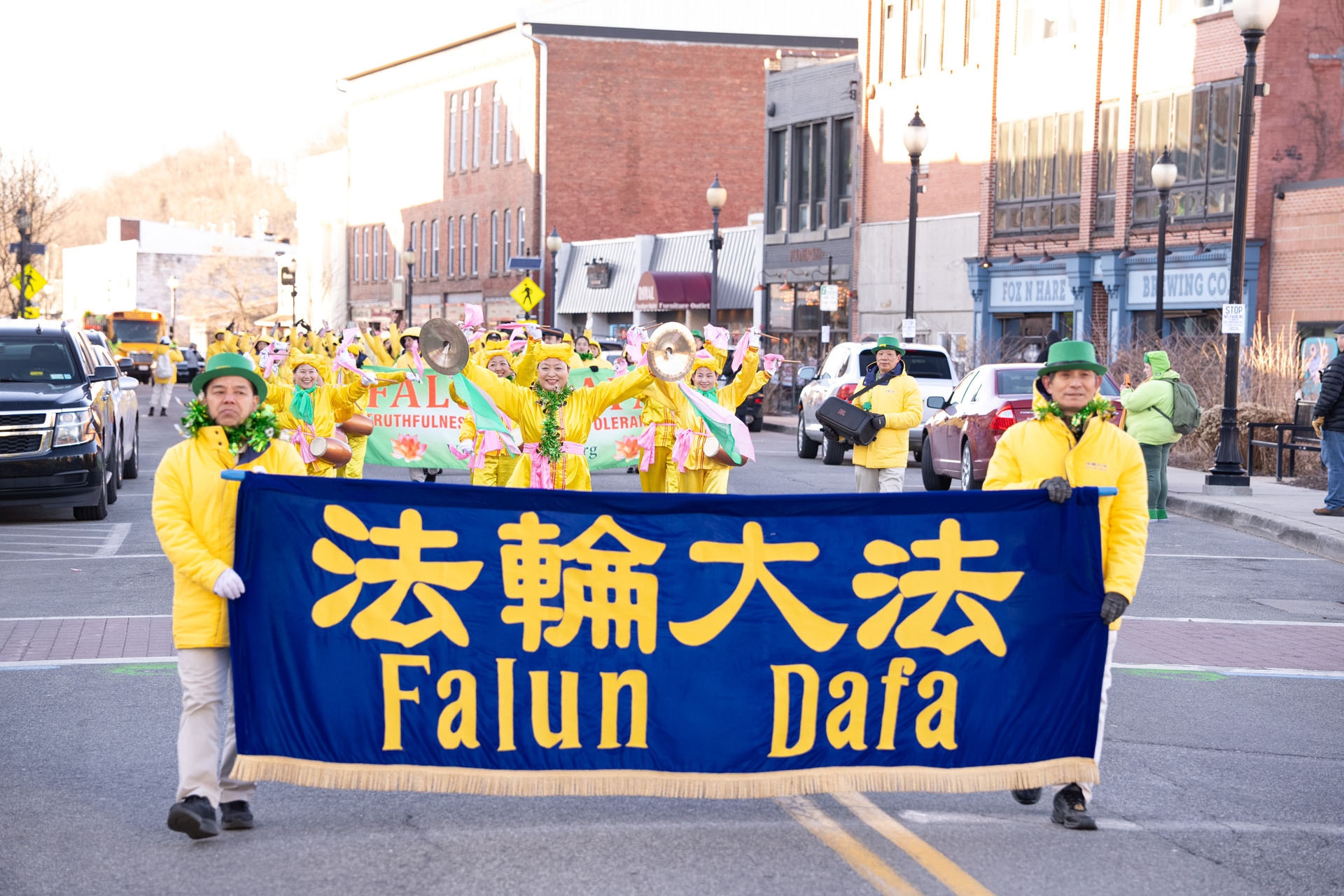 图1:部份法轮功学员参加第七届杰维斯港市(City of Port Jervis)圣帕特里克日(St. Patrick’s Day)