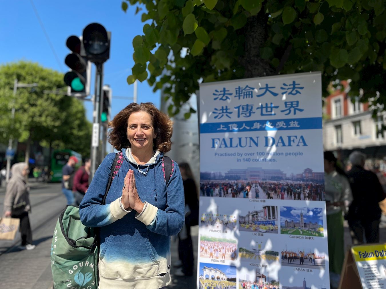 '图7:当地居民葛伦巴(Columba)认为法轮功能促进人身体健康,政府应该告诉自己的公民都来炼法轮功'