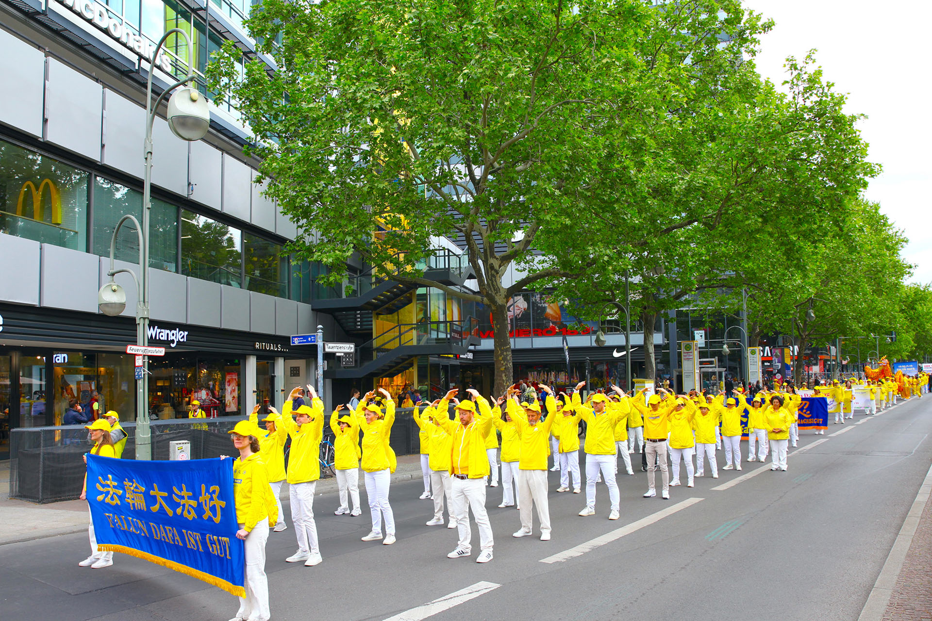 图14~18:二零二五年五月十日庆祝法轮大法日活动的场景。